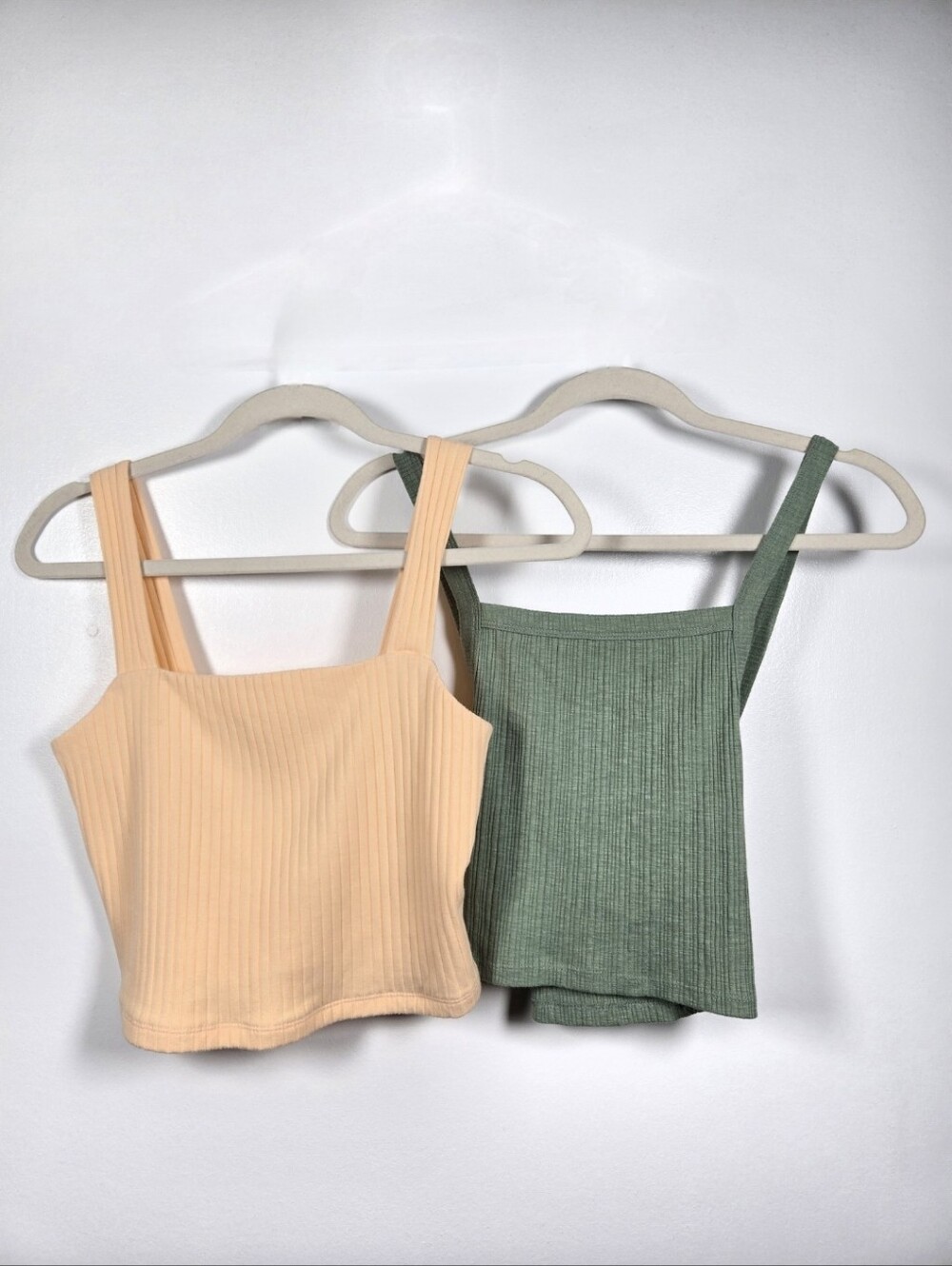 American Eagle Bundle Of 2 Cropped Tank Tops Size Medium Peach Ribbed Green